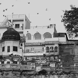 Dwivedi Elena *** Varanasi